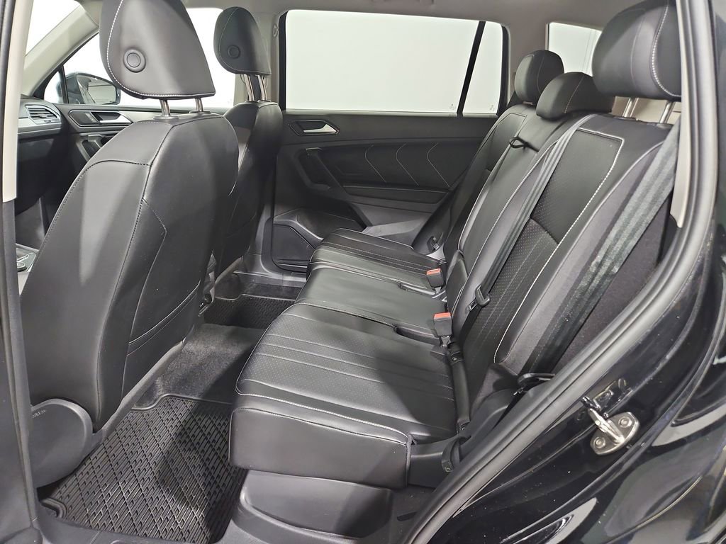 Certified 2024 Volkswagen Tiguan SE w/ Panoramic Sunroof Package image 28