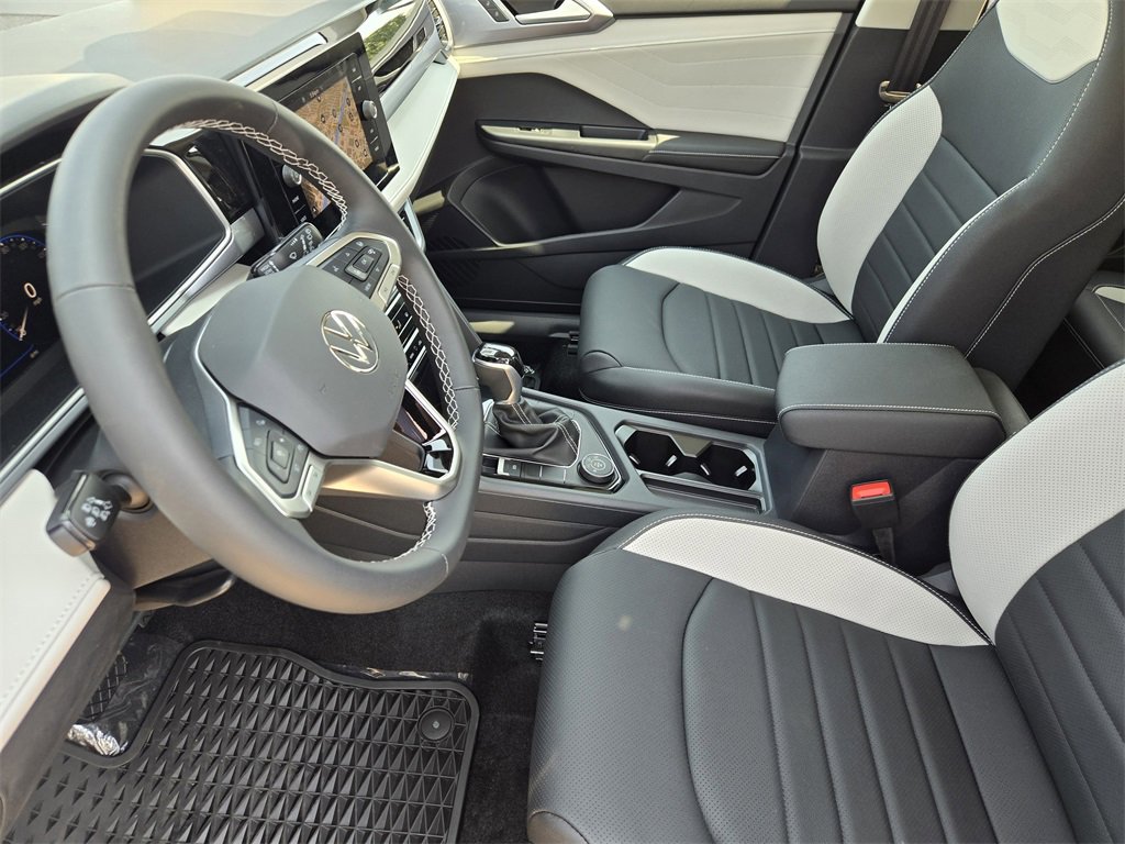 New 2025 Volkswagen Taos SEL image 11