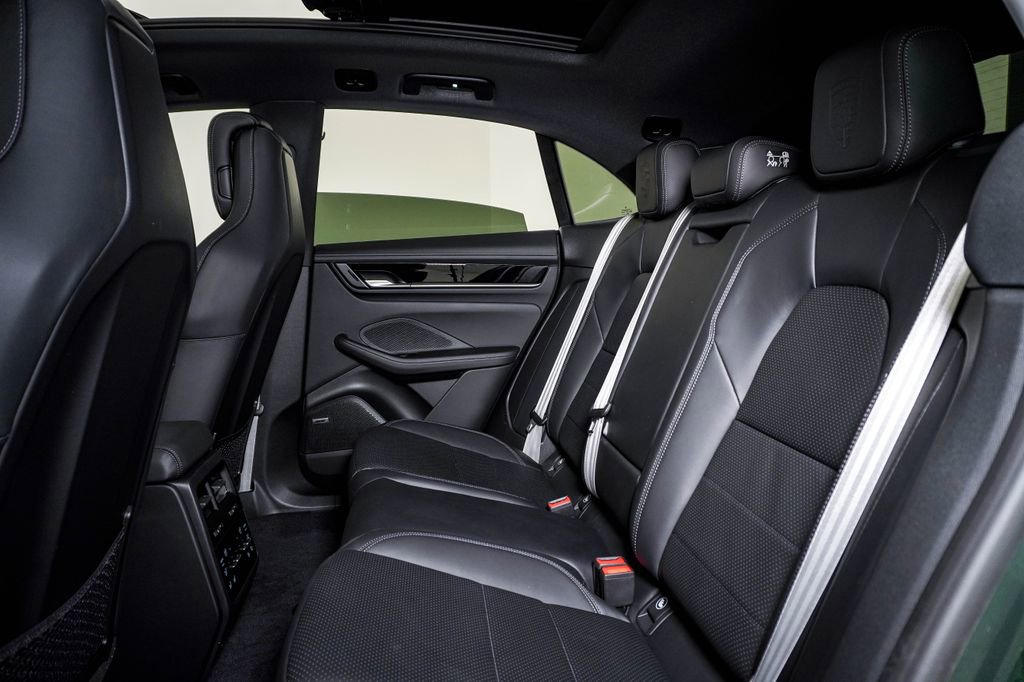 New 2026 Porsche Macan 4 Electric image 17