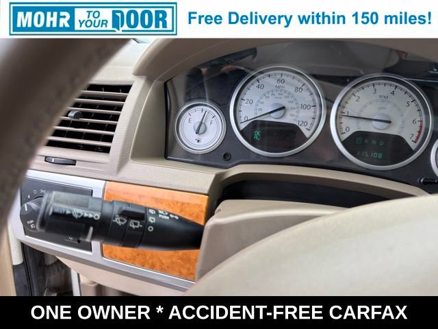 Used 2010 Chrysler Town & Country Limited w/ Entertainment Group #3 FWD image 17