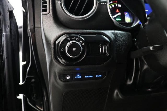 Used 2023 Jeep Wrangler Unlimited Sahara w/ Cold Weather Group AWD/4WD image 20