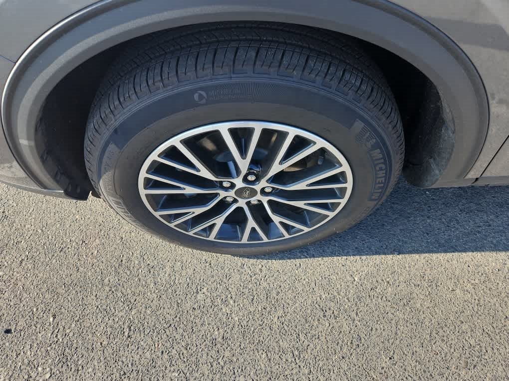 Used 2025 Ford Escape SE w/ PHEV Premium Package image 12