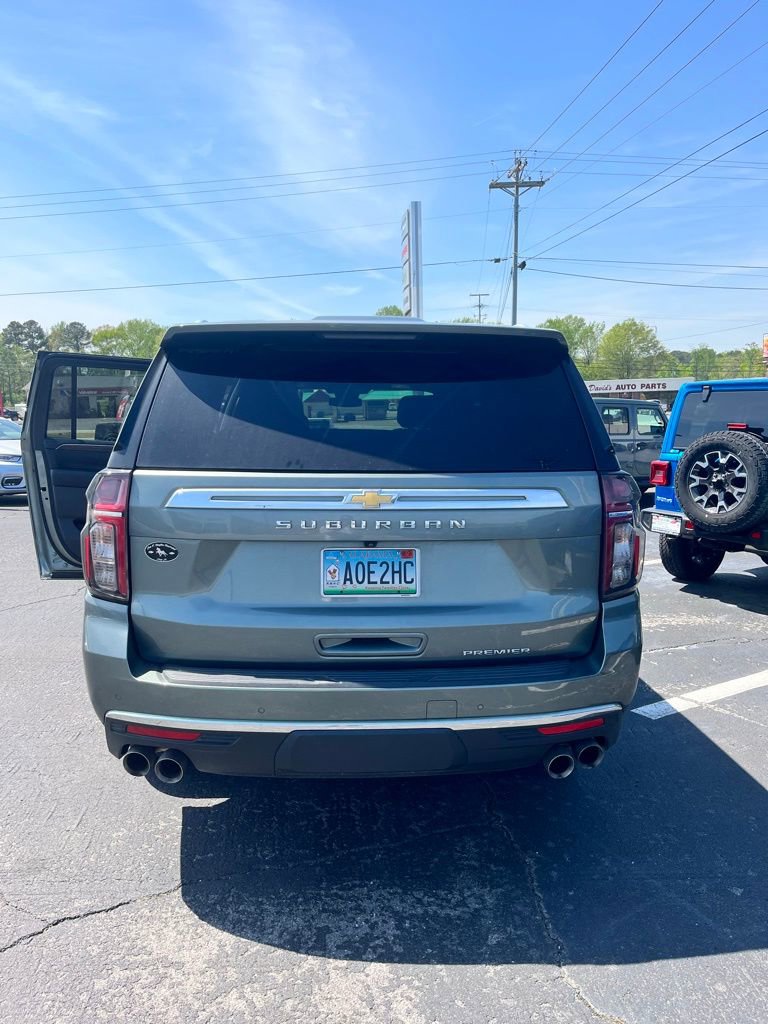 Used 2023 Chevrolet Suburban Premier image 6