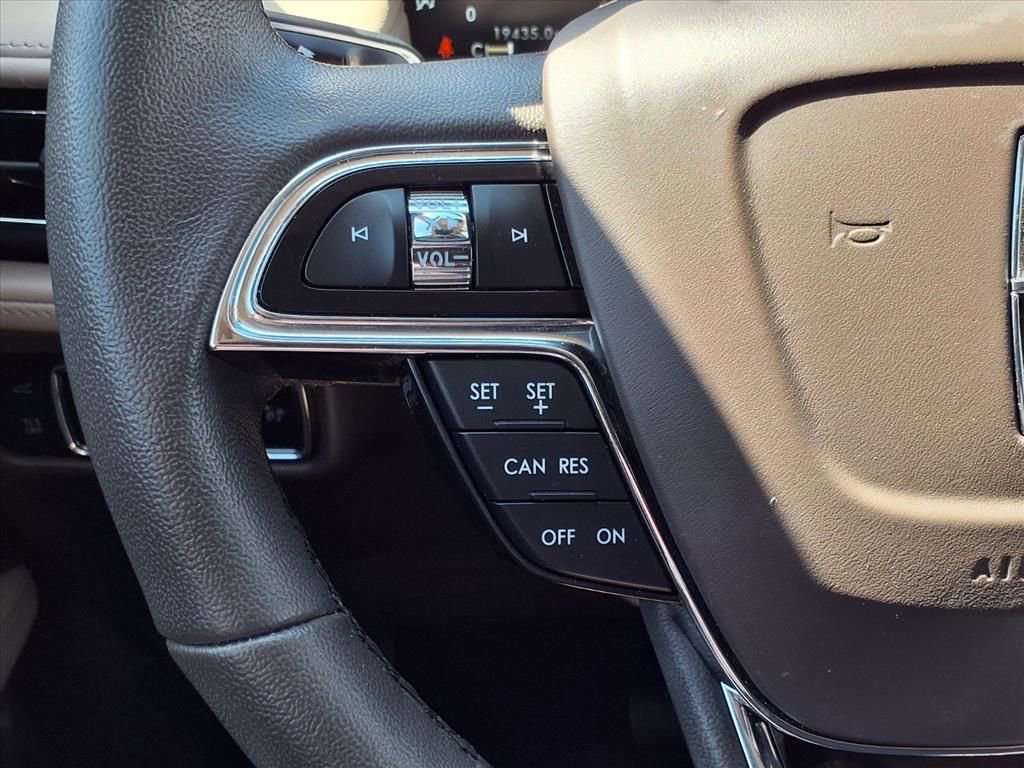 Used 2023 Lincoln Nautilus Standard w/ Premium Package image 16