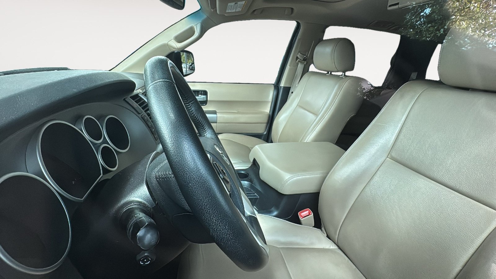 Used 2017 Toyota Sequoia Limited w/ Safety & Convenience Package RWD image 12