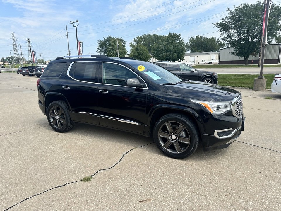 Used 2017 GMC Acadia Denali image 4