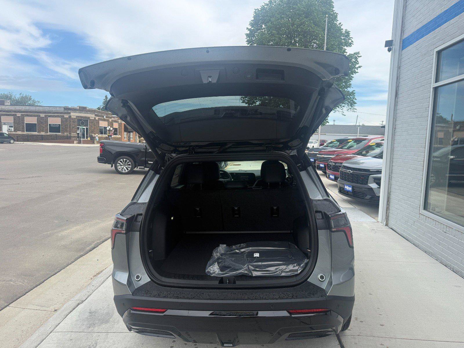New 2026 Chevrolet Equinox RS w/ Convenience Package III AWD/4WD image 5