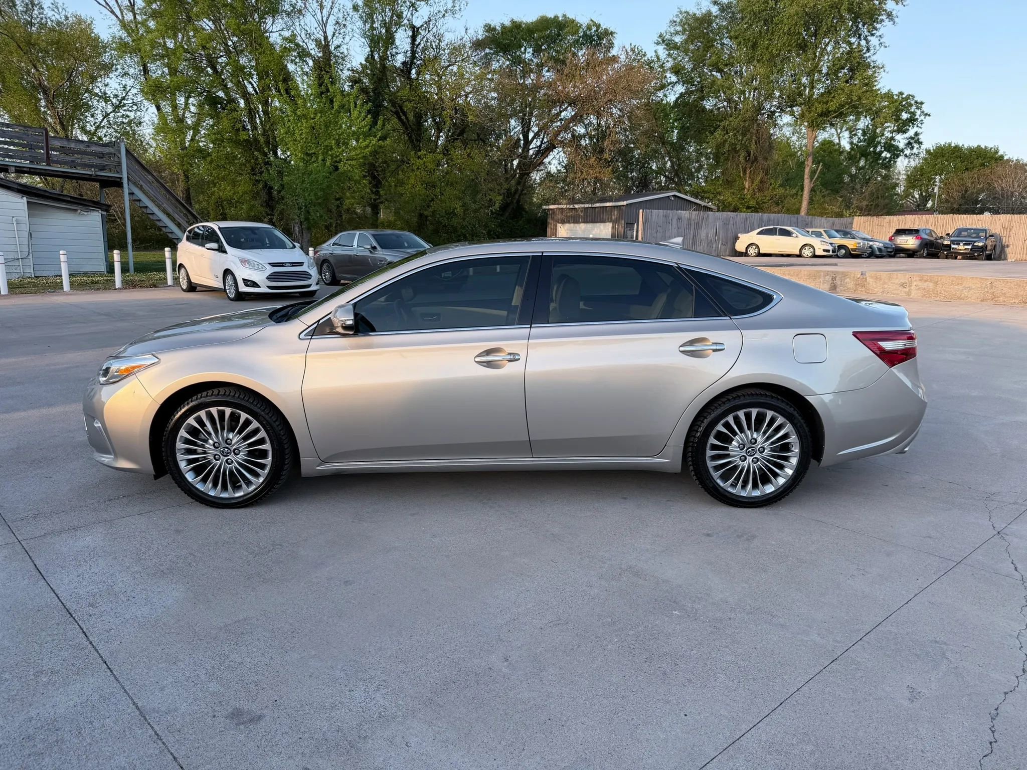 Used 2017 Toyota Avalon Limited FWD image 62