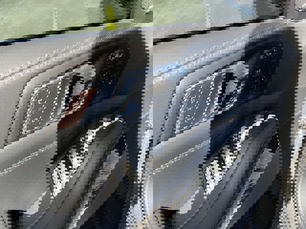 Certified 2024 BMW X7 M60i image 19