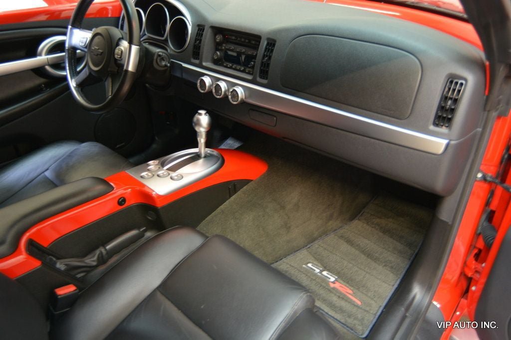 Used 2003 Chevrolet SSR w/ Preferred Equipment Group RWD image 24