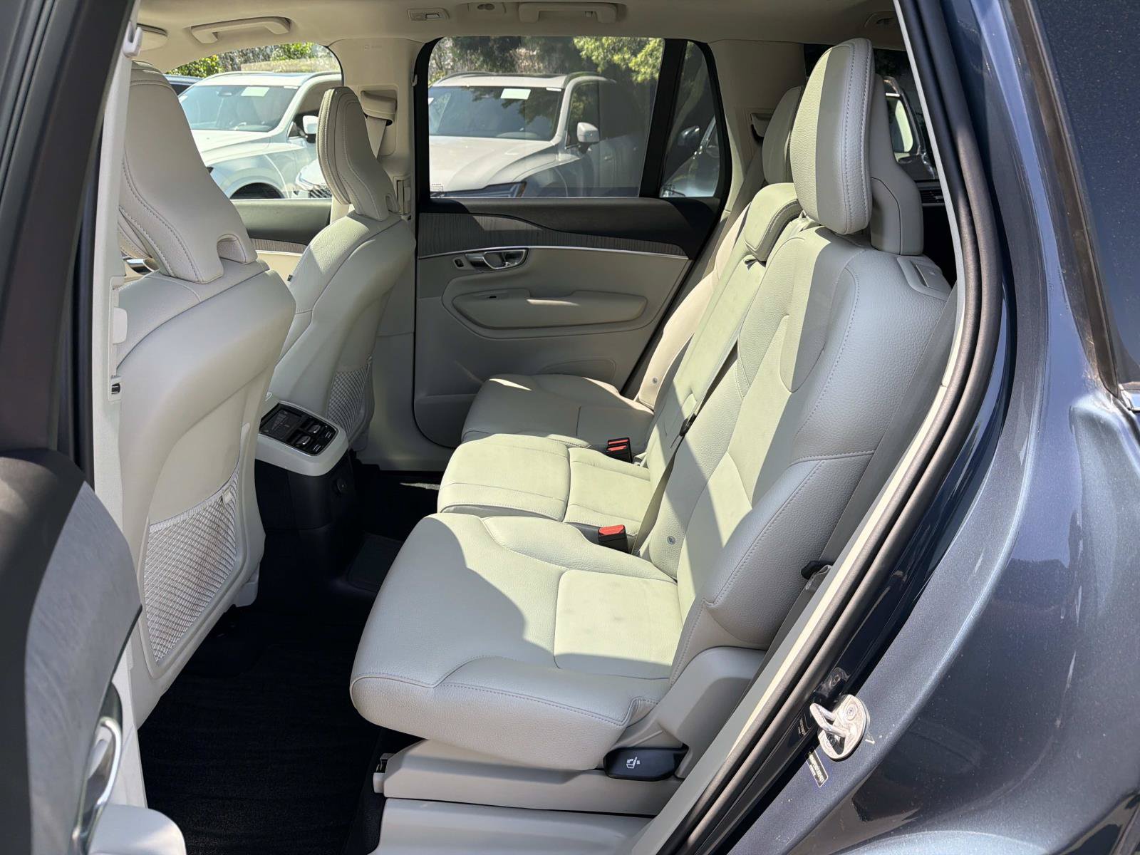 Certified 2025 Volvo XC90 T8 Plus w/ Protection Package Premier AWD/4WD image 21