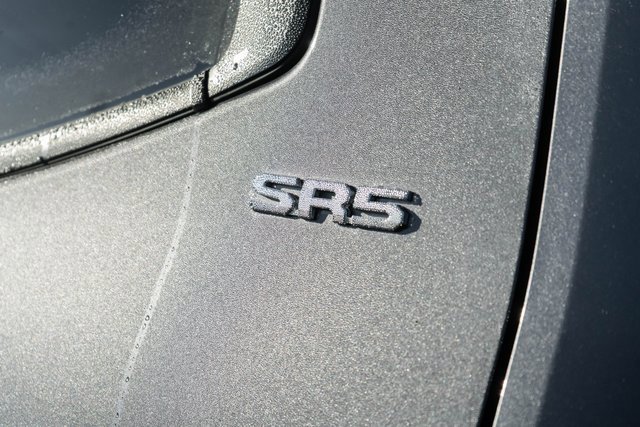 Used 2022 Toyota Tundra SR5 w/ SR5 Convenience Package image 9