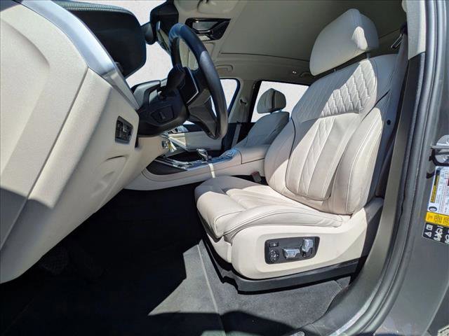 Used 2022 BMW X7 xDrive40i w/ Executive Package AWD/4WD image 17