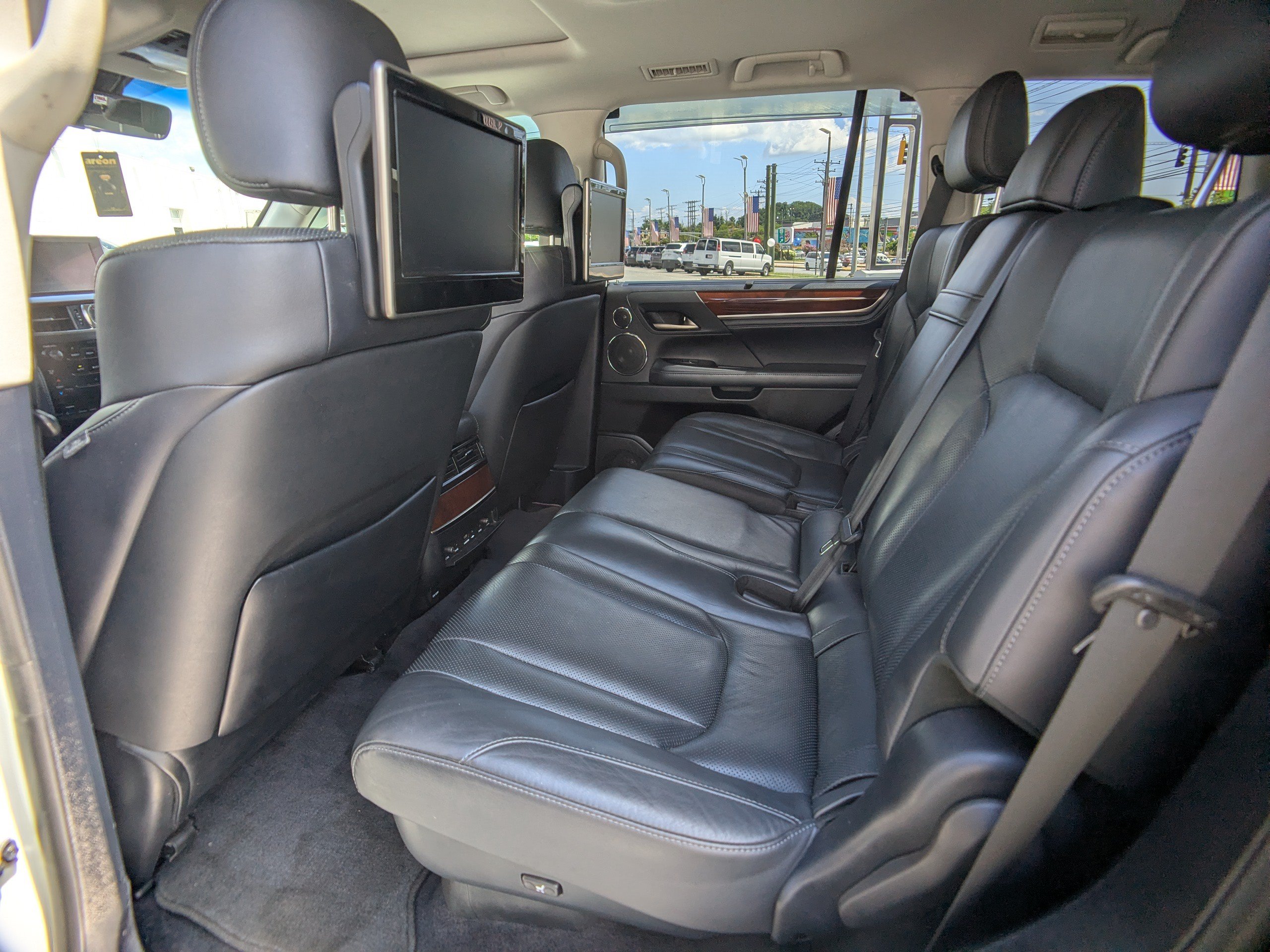 Used 2017 Lexus LX 570 4WD image 15