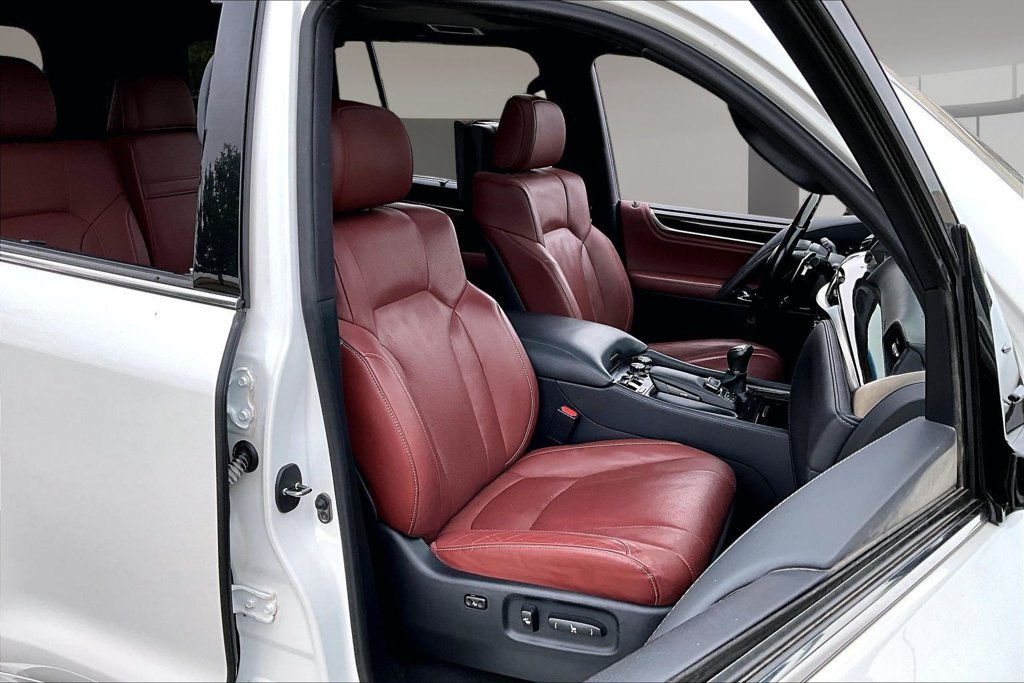 Used 2020 Lexus LX 570 4WD w/ Sport Package image 7