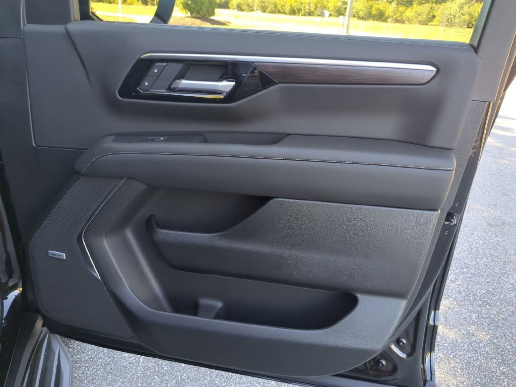 New 2027 Chevrolet Suburban LT w/ Comfort Package AWD/4WD image 38