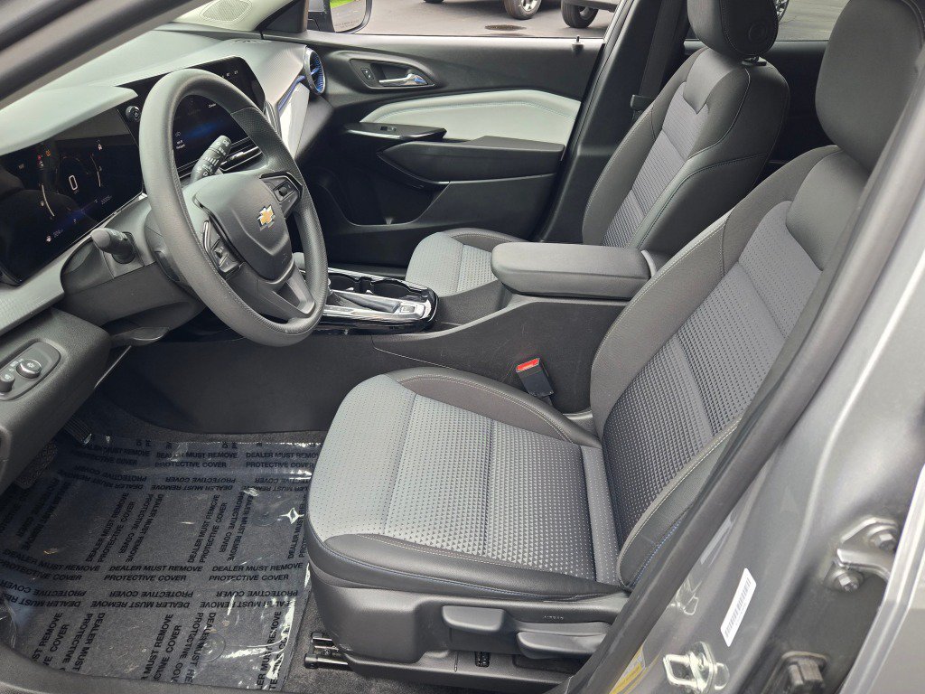 Certified 2025 Chevrolet Trax LT FWD image 20