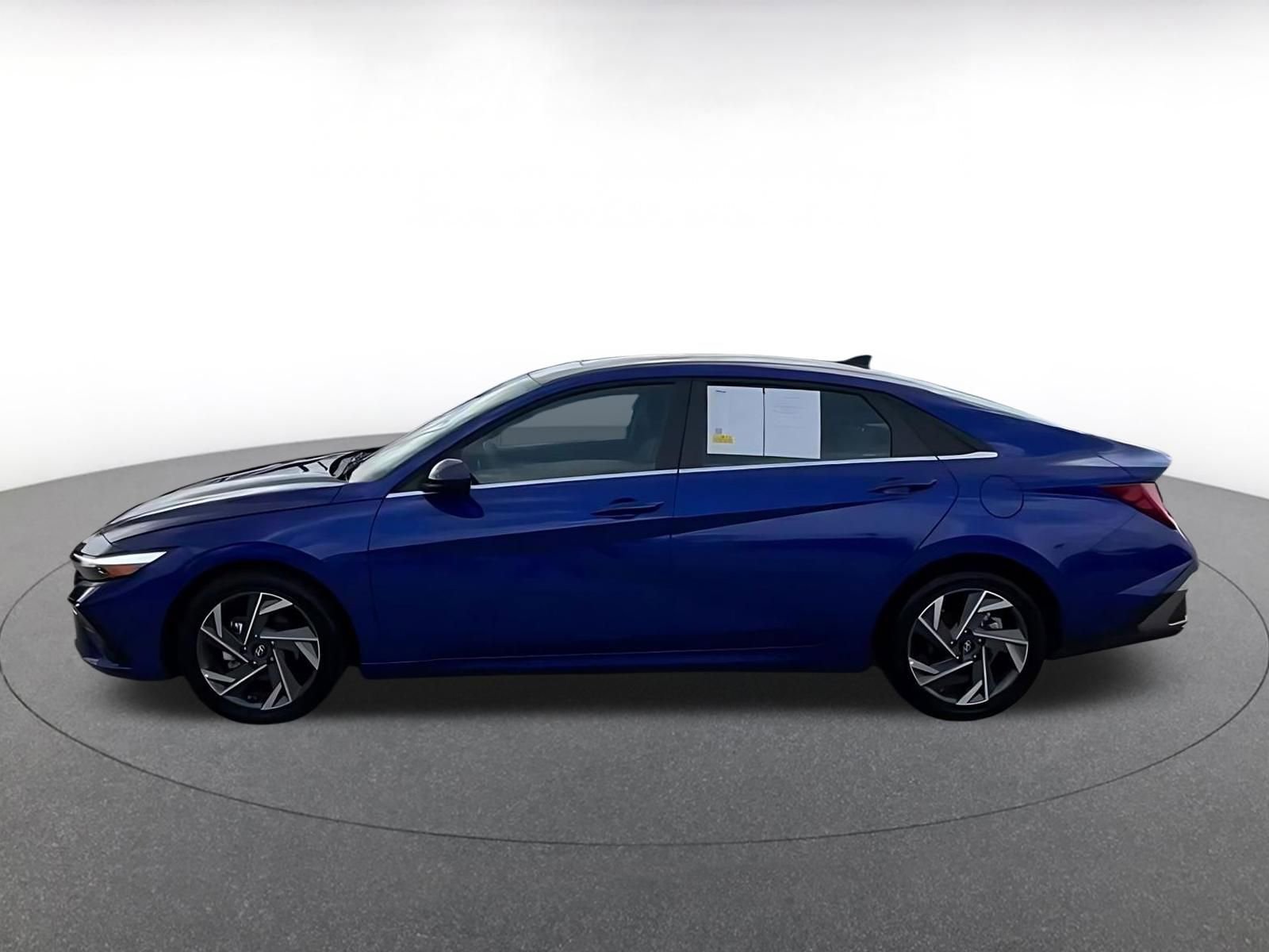 Used 2025 Hyundai Elantra SEL image 9