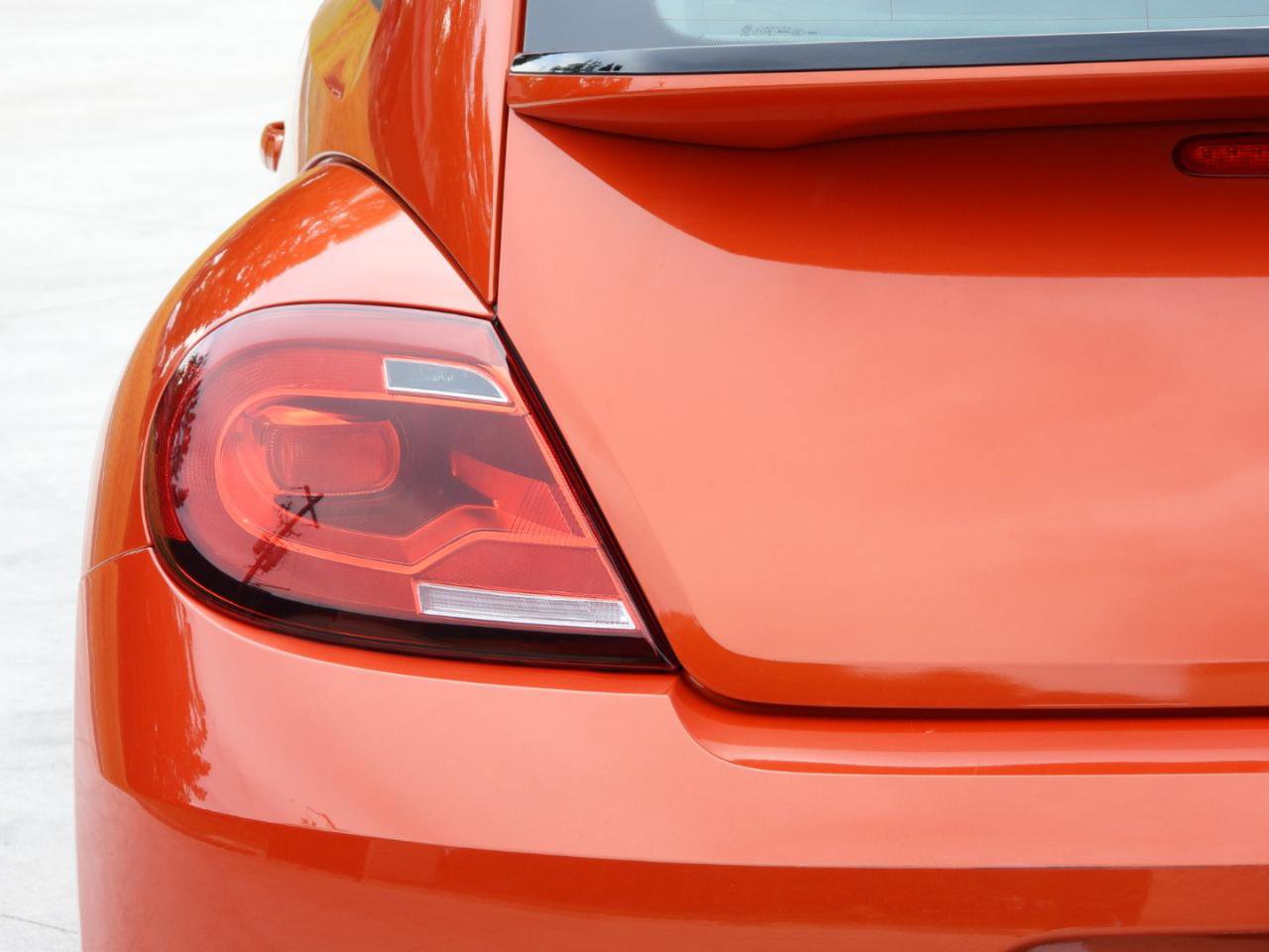 Used 2019 Volkswagen Beetle 2.0T SE FWD image 17