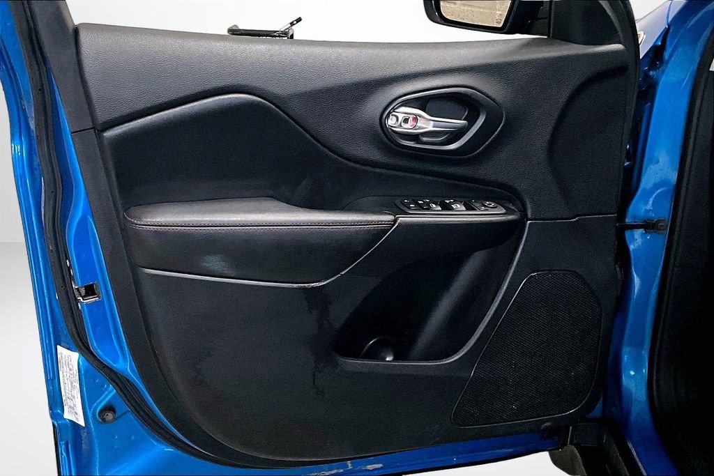 Used 2019 Jeep Cherokee Trailhawk w/ Cold Weather Group image 20