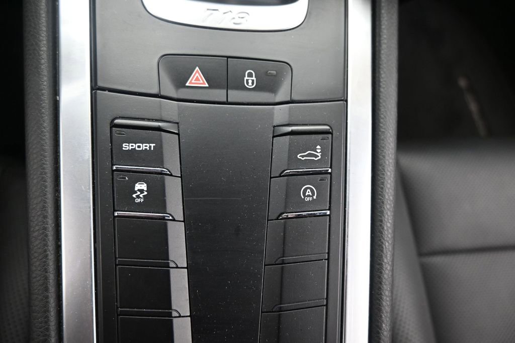 Used 2018 Porsche 718 Cayman S RWD image 26