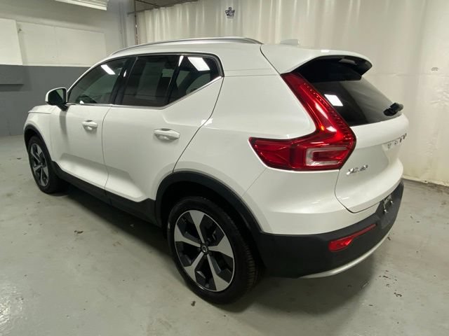 Certified 2025 Volvo XC40 B5 Plus AWD/4WD image 2
