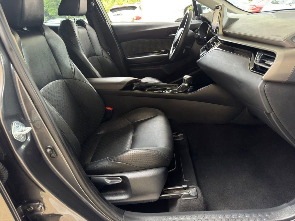 Used 2022 Toyota C-HR Limited FWD image 18