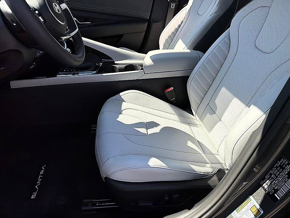 New 2026 Hyundai Elantra Limited FWD image 8