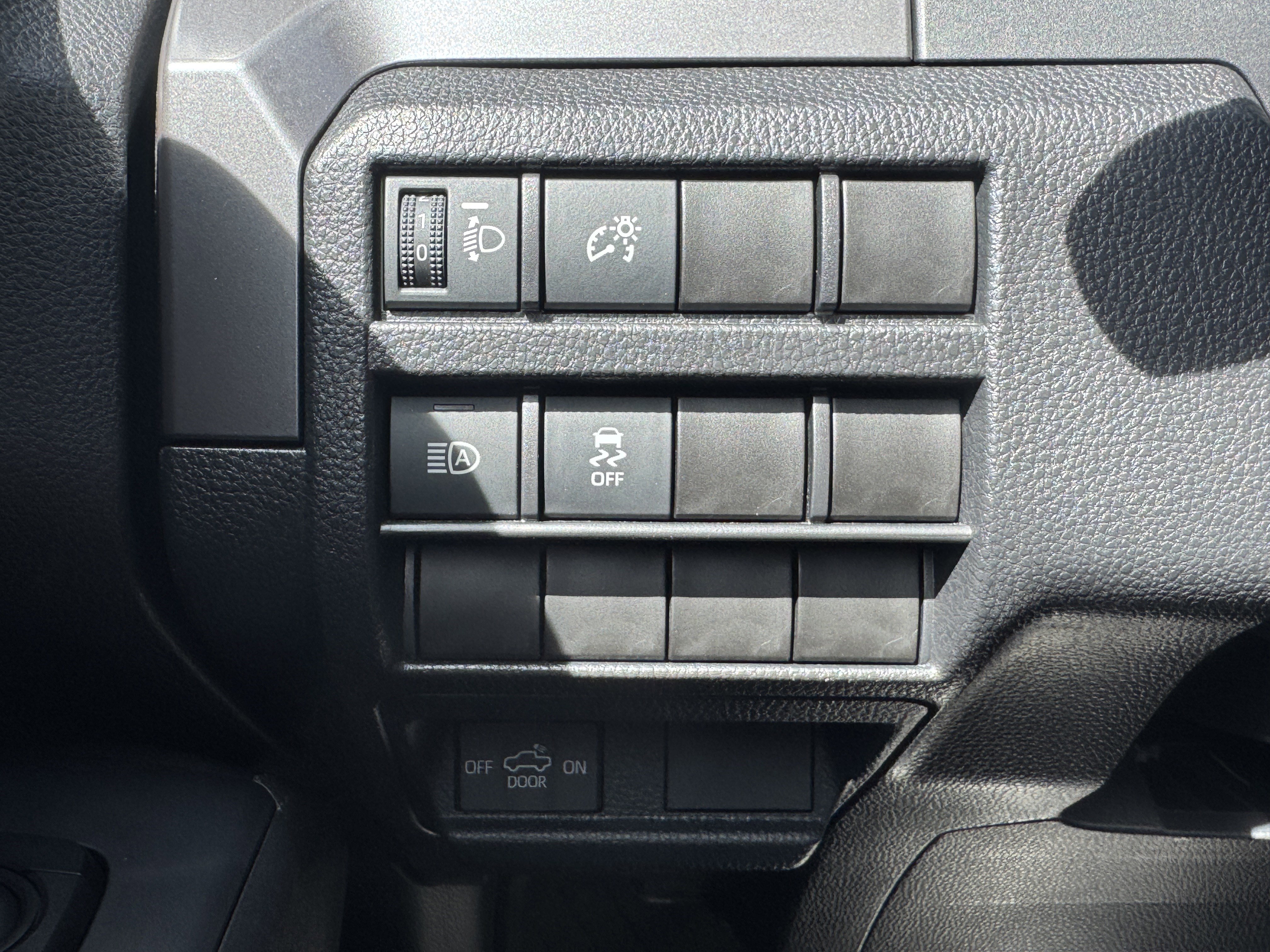 Certified 2025 Toyota Tacoma SR5 AWD/4WD image 32