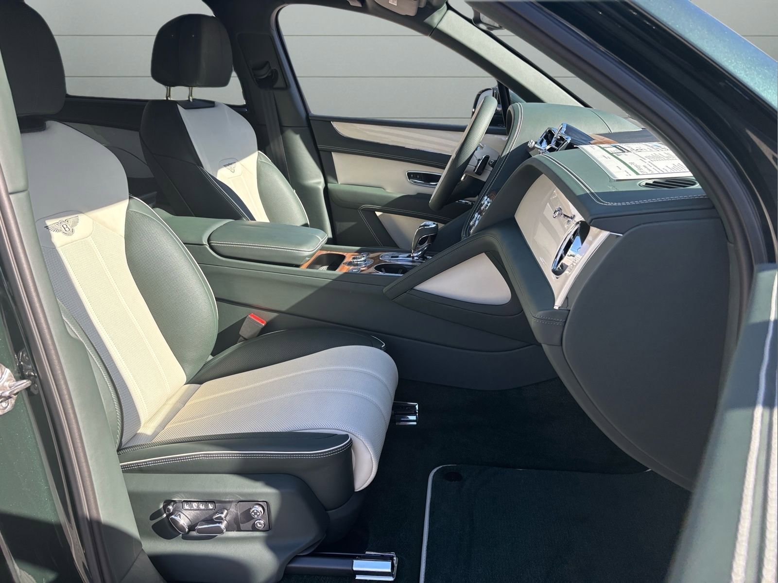 New 2025 Bentley Bentayga Extended Wheelbase image 28