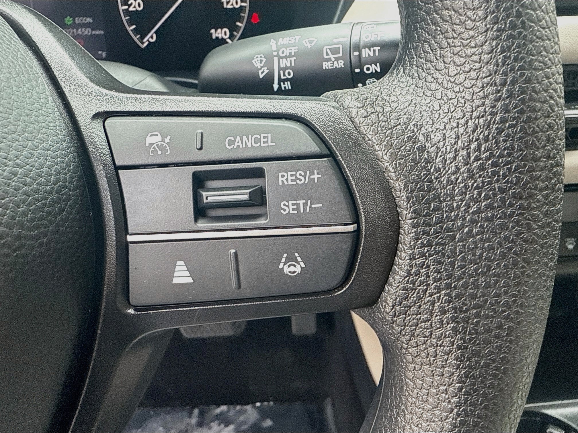 Used 2025 Honda HR-V LX image 36