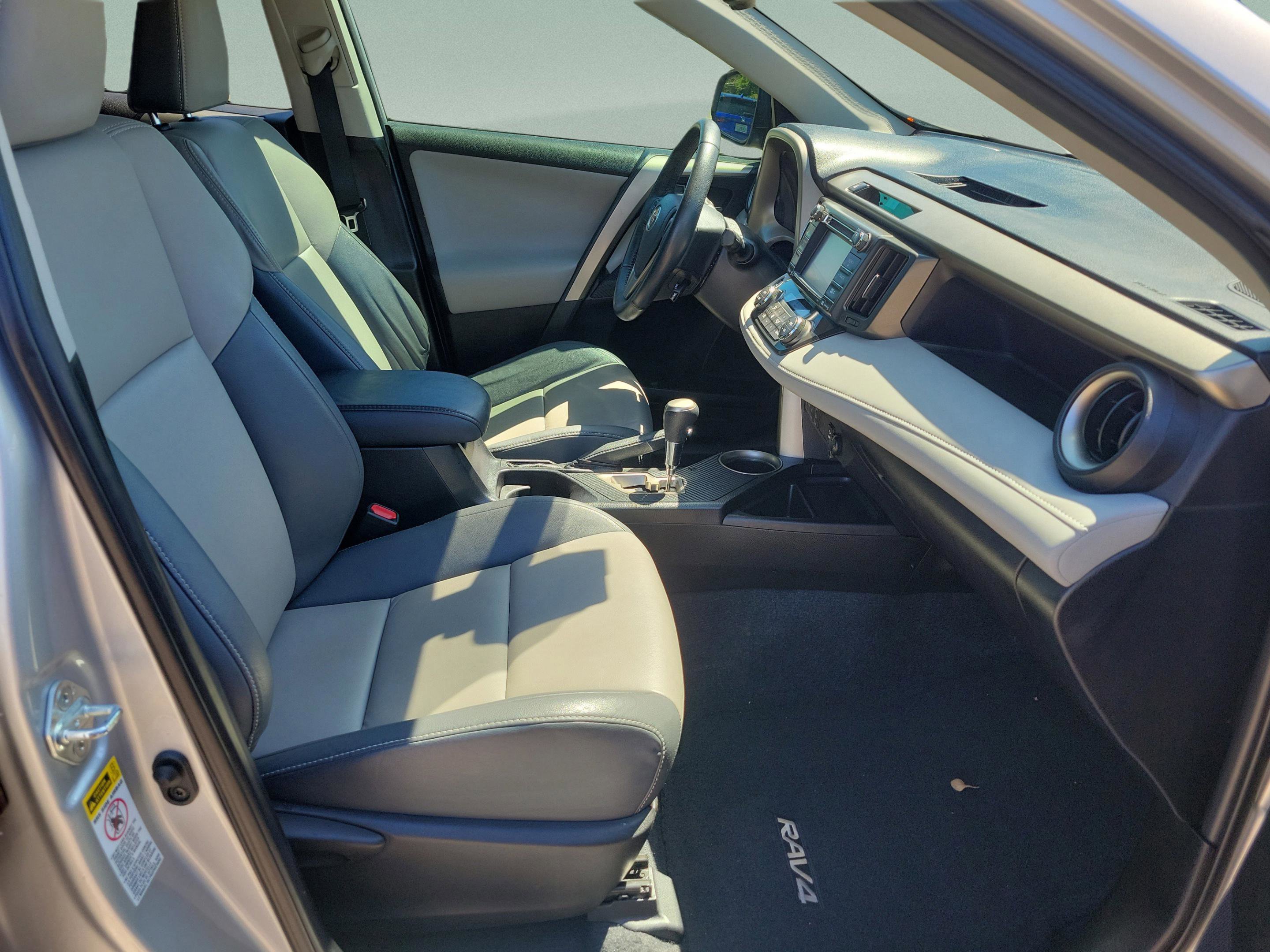 Used 2015 Toyota RAV4 Limited w/ Technology Package image 18