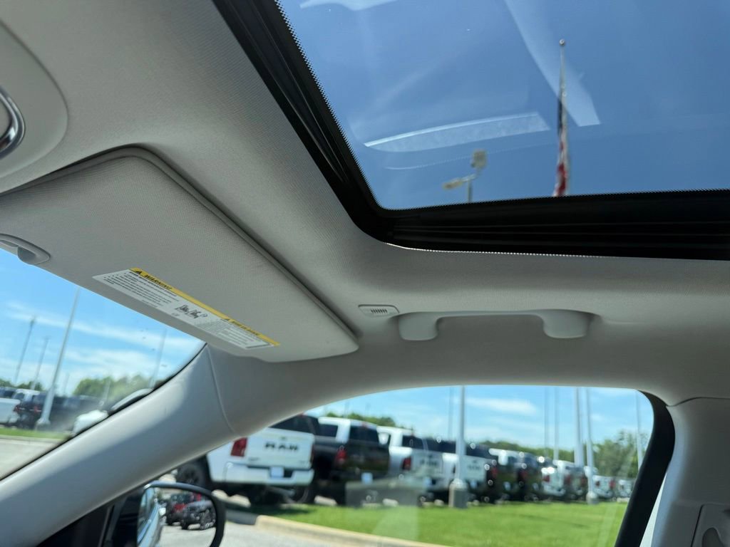 Used 2019 Jeep Cherokee Limited w/ Luxury Group AWD/4WD image 18