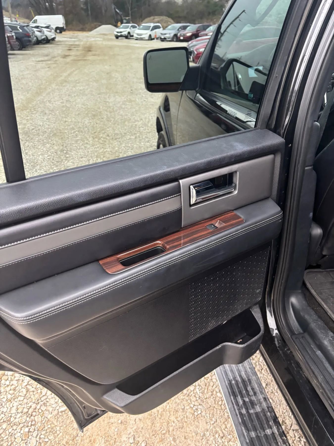 Used 2015 Ford Expedition Platinum image 17