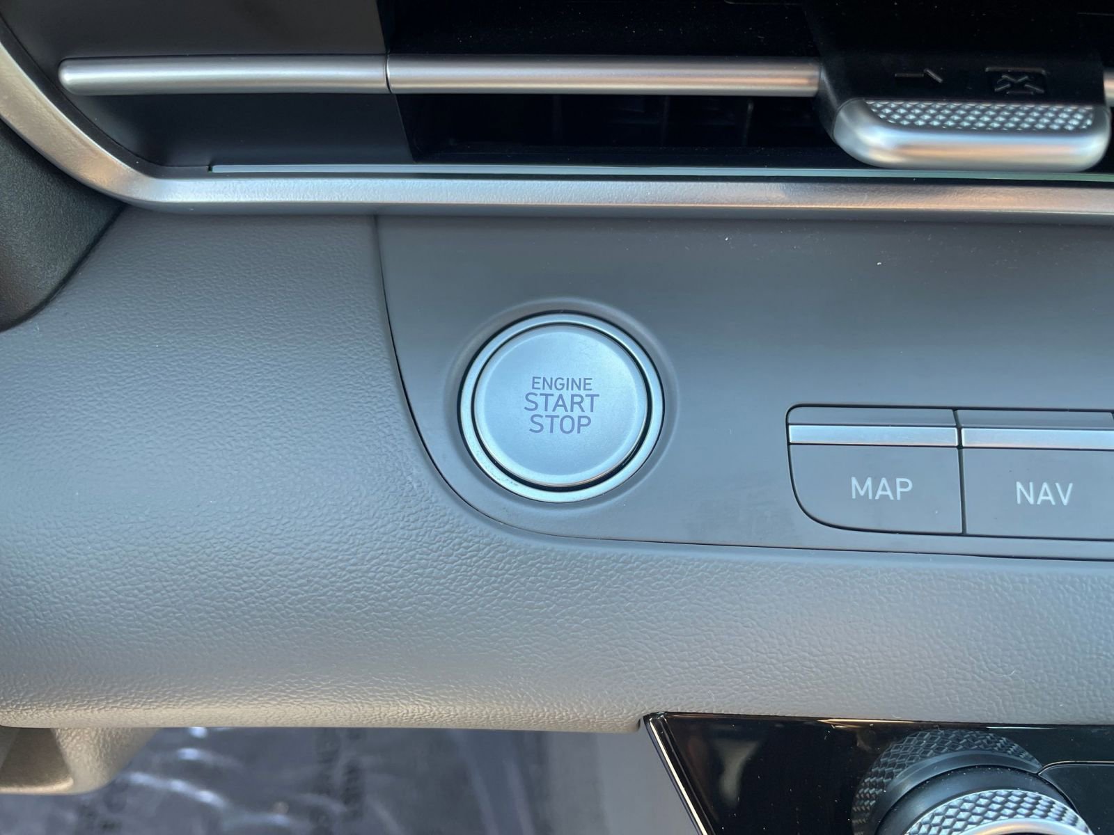 Used 2025 Hyundai Elantra SEL image 23