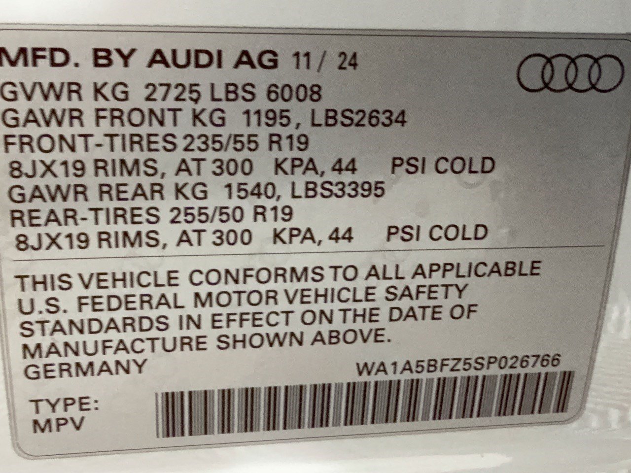 Used 2025 Audi Q4 e-tron Premium w/ Convenience Package RWD image 32
