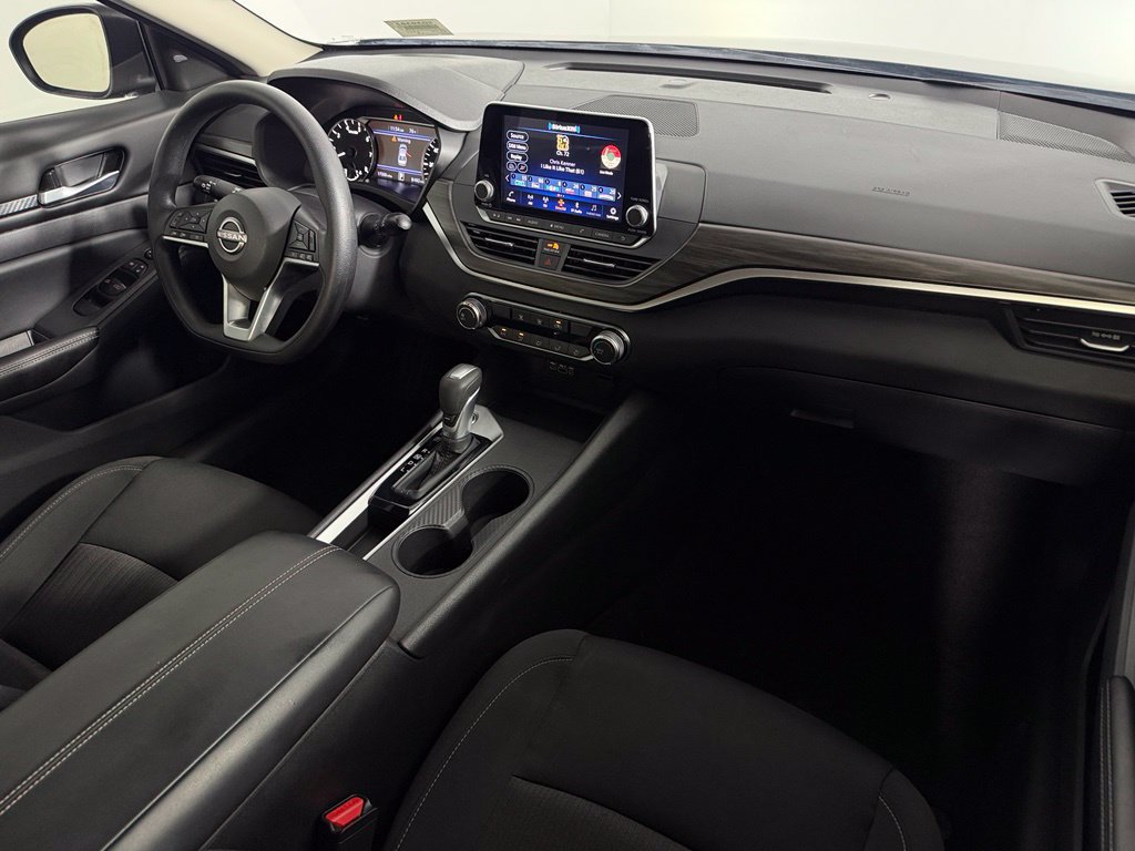 Used 2025 Nissan Altima 2.5 SV FWD image 14