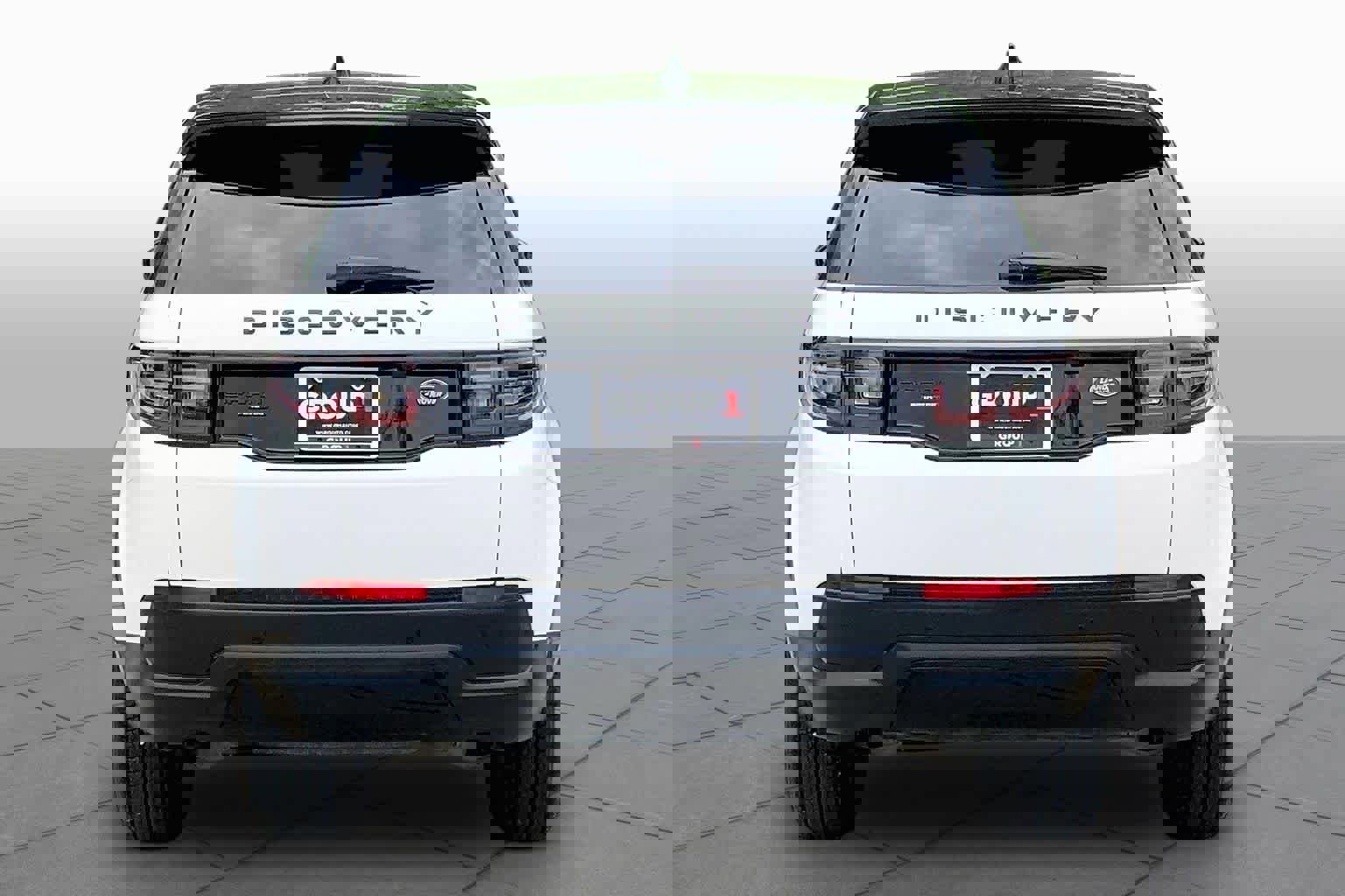 Used 2020 Land Rover Discovery Sport SE image 5