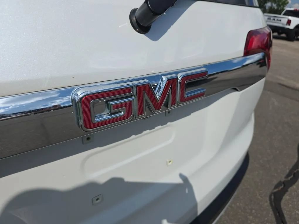 Used 2017 GMC Acadia SLT w/ LPO, Floor Liner Package FWD image 9