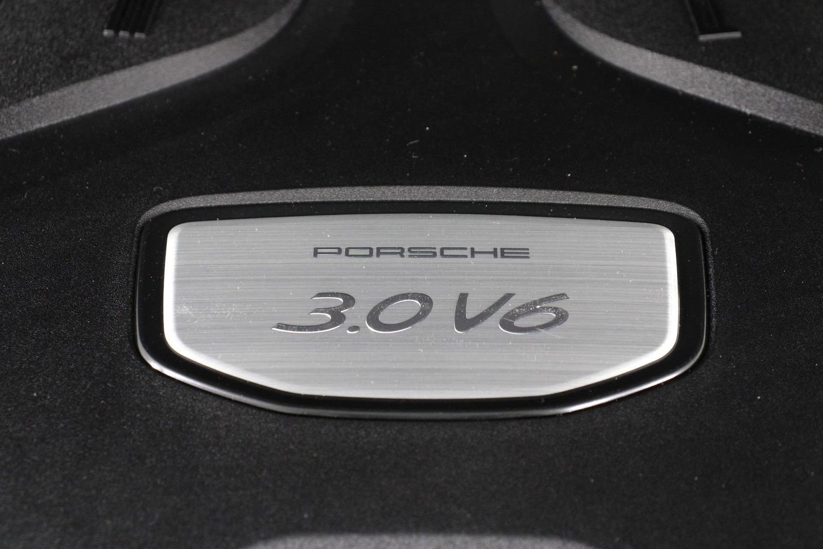 Certified 2023 Porsche Cayenne Platinum Edition image 27