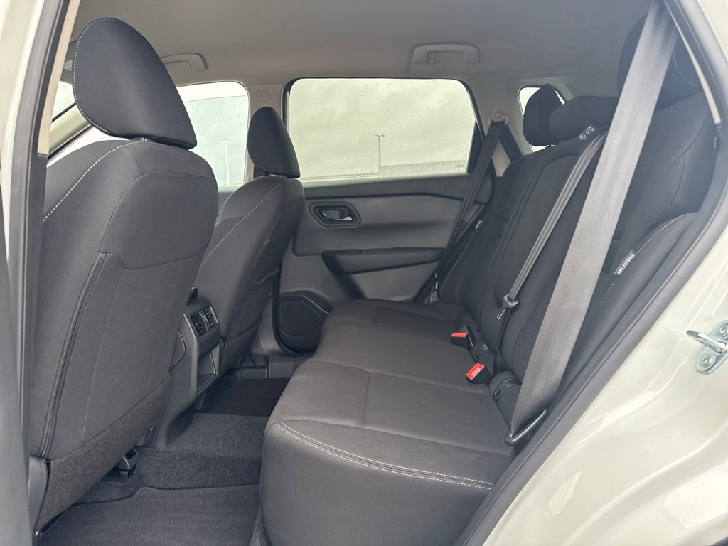 Used 2025 Nissan Rogue S image 15