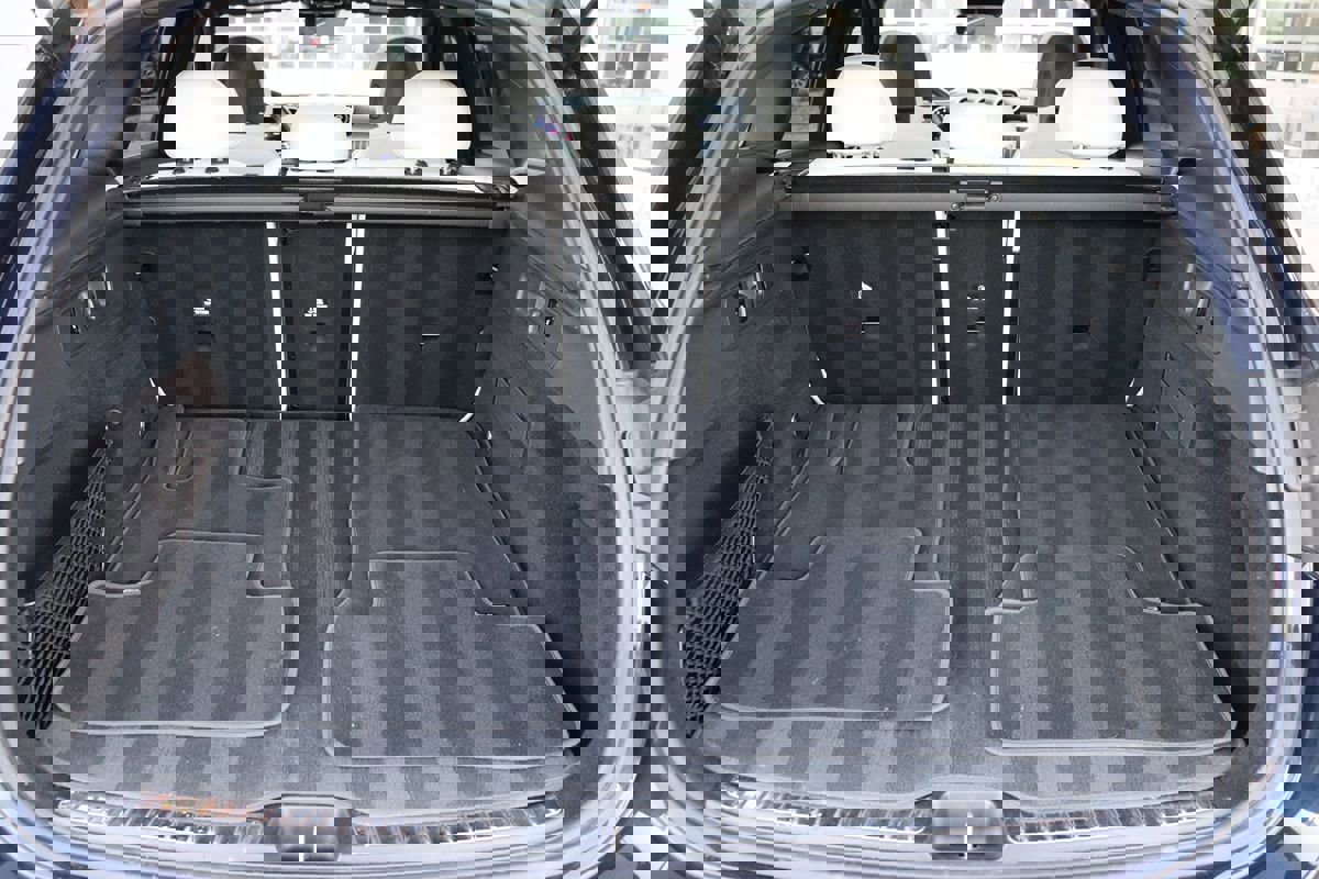 Used 2024 Mercedes-Benz GLC 300 4MATIC w/ AMG Line image 47