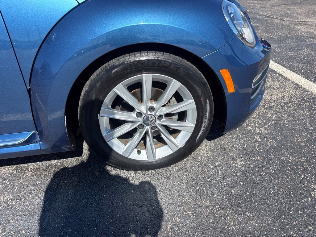 Used 2019 Volkswagen Beetle 2.0T SE FWD image 9