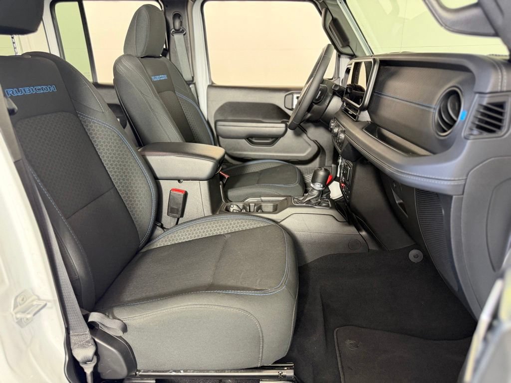 Certified 2025 Jeep Wrangler Unlimited Rubicon 4xe w/ Convenience Group AWD/4WD image 43