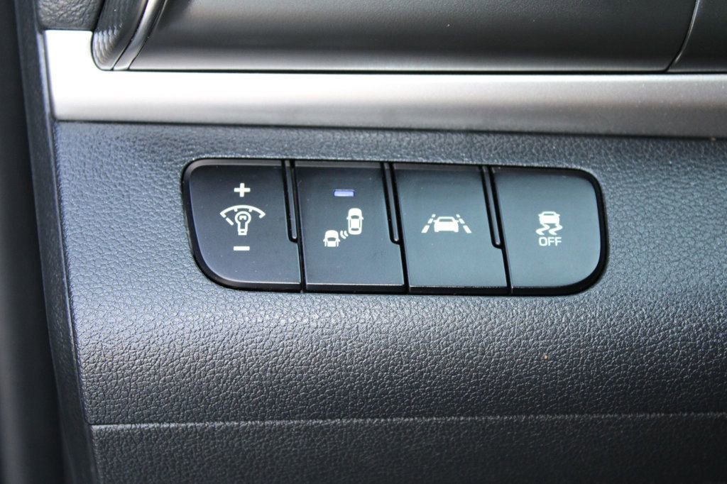 Used 2020 Hyundai Elantra SEL w/ Cargo Package (C1) image 14