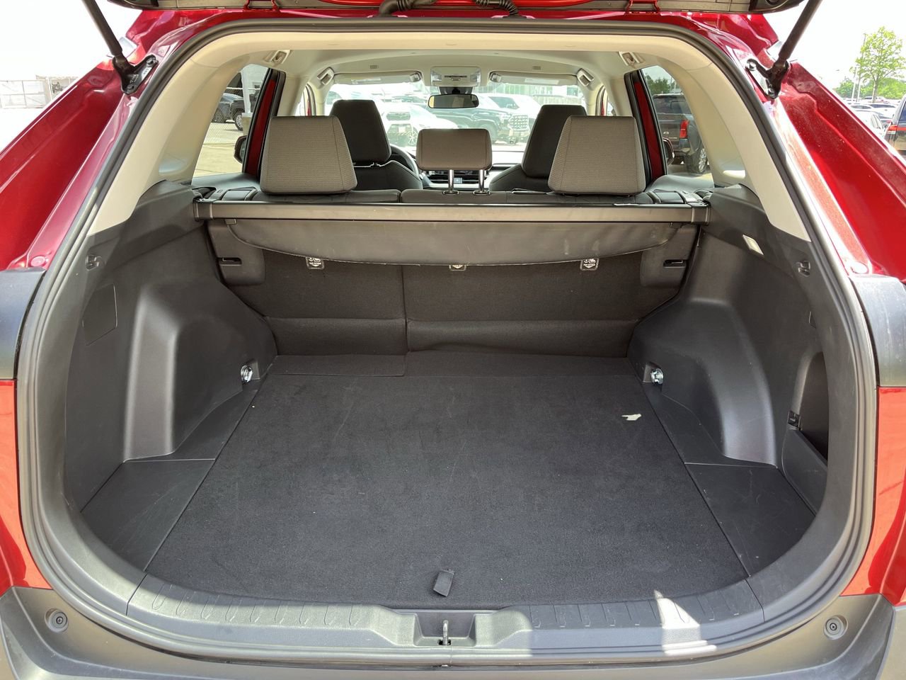 Used 2025 Toyota RAV4 XLE AWD/4WD image 28