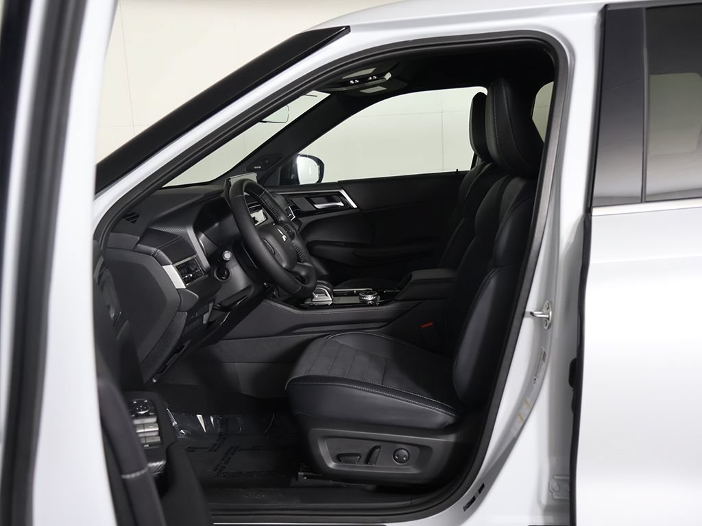 New 2026 Mitsubishi Outlander LE AWD/4WD image 28