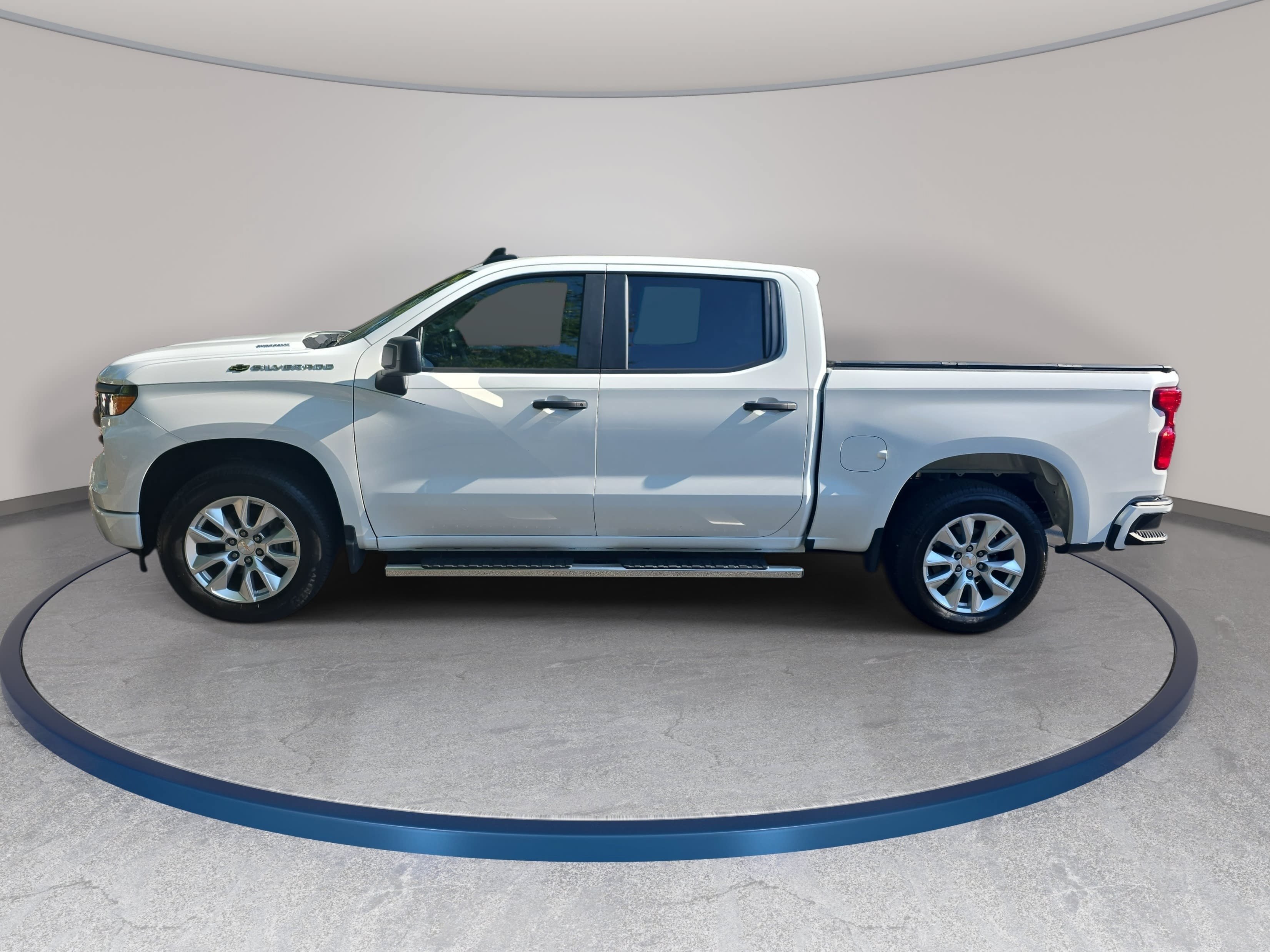 Used 2025 Chevrolet Silverado 1500 Custom RWD image 8
