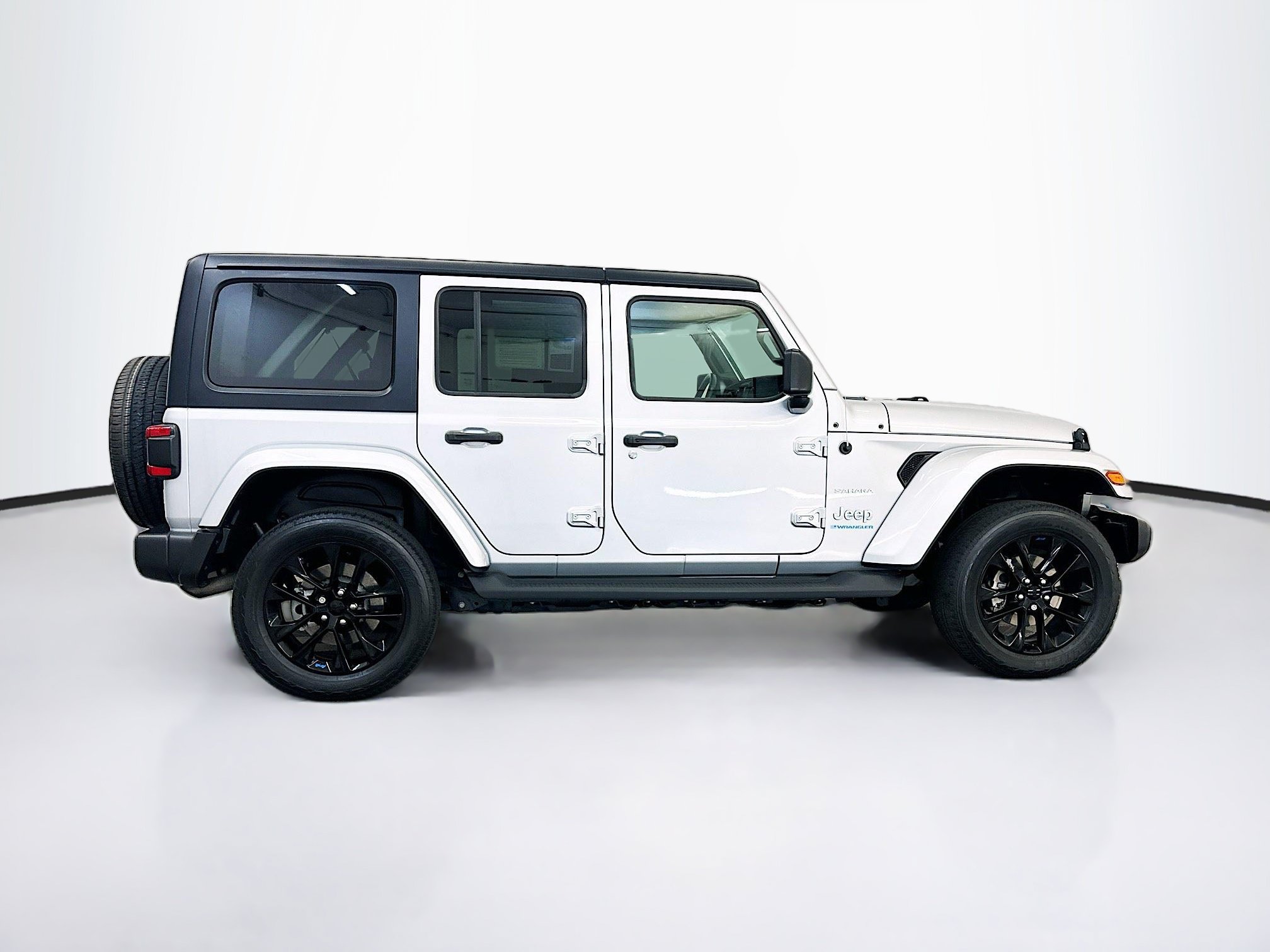 Used 2023 Jeep Wrangler Unlimited Sahara w/ Cold Weather Group AWD/4WD image 10