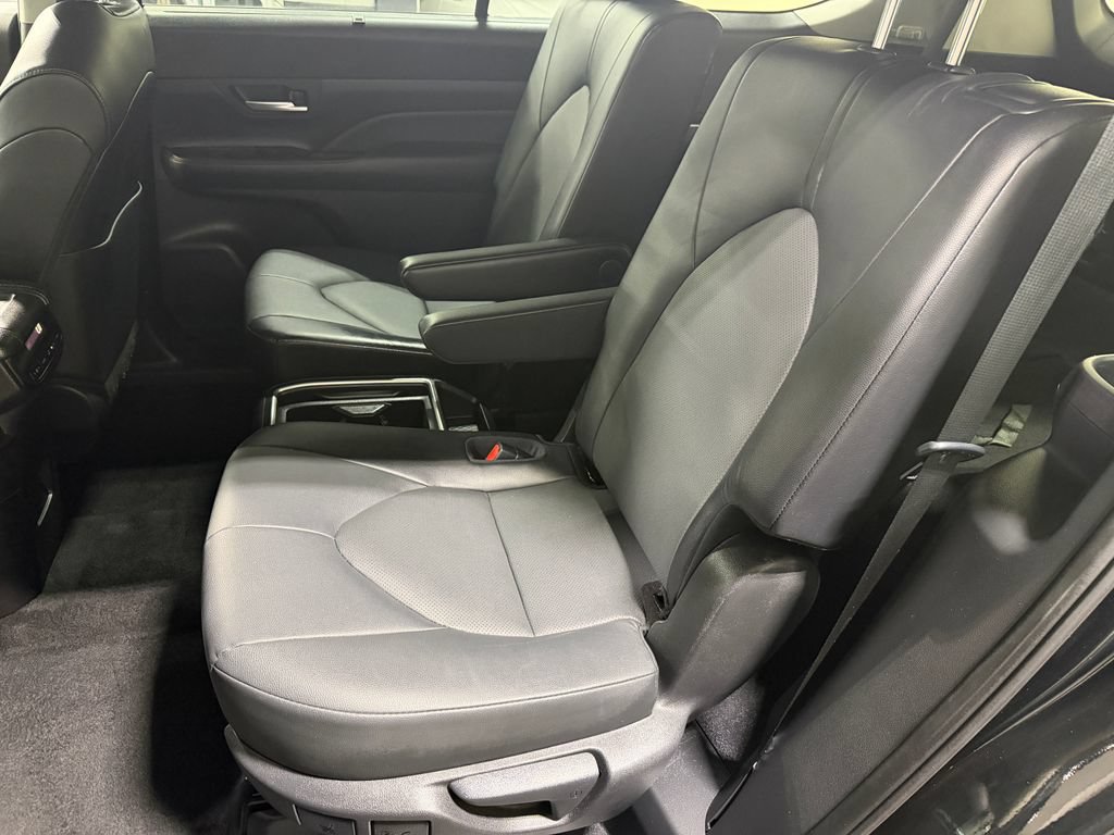 Used 2025 Toyota Grand Highlander AWD image 6